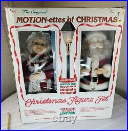 NEW! VTG 1992 Motionettes of Christmas Animated Santa & Mrs Claus Lamp Post Set