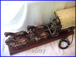 VINTAGE United Clock Model No. 550 Covered Wagon Brass Lamp / Clock Works Great