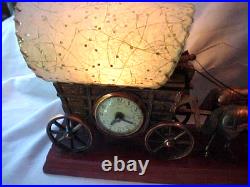 VINTAGE United Clock Model No. 550 Covered Wagon Brass Lamp / Clock Works Great