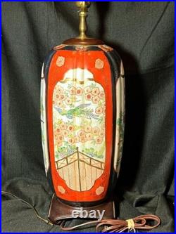 Vintage Asian Imari Style Vase Electric Table Lamp Accent Light with Wooden Base