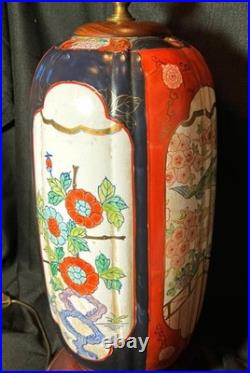 Vintage Asian Imari Style Vase Electric Table Lamp Accent Light with Wooden Base