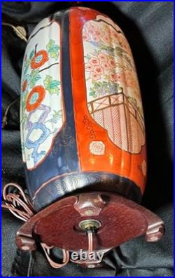 Vintage Asian Imari Style Vase Electric Table Lamp Accent Light with Wooden Base