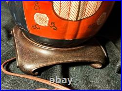 Vintage Asian Imari Style Vase Electric Table Lamp Accent Light with Wooden Base