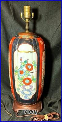 Vintage Asian Imari Style Vase Electric Table Lamp Accent Light with Wooden Base Vintage Asian Imari Style Vase Electric Table Lamp Accent Light with Wooden Base