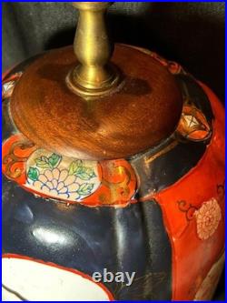 Vintage Asian Imari Style Vase Electric Table Lamp Accent Light with Wooden Base