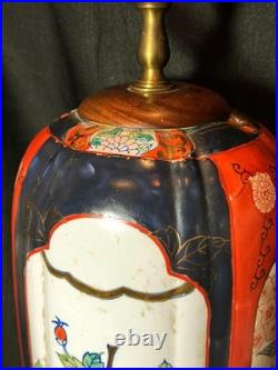 Vintage Asian Imari Style Vase Electric Table Lamp Accent Light with Wooden Base Vintage Asian Imari Style Vase Electric Table Lamp Accent Light with Wooden Base