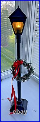 Vintage Christmas Animated & Lighted Santa & Mrs Claus with Lighted Lamp Post