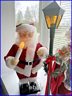 Vintage Christmas Animated & Lighted Santa & Mrs Claus with Lighted Lamp Post