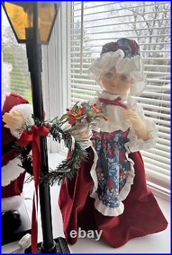 Vintage Christmas Animated & Lighted Santa & Mrs Claus with Lighted Lamp Post