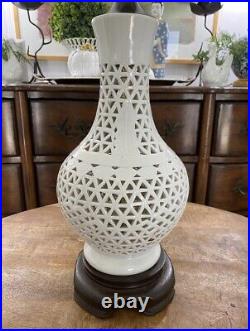 Vtg White Blanc De Chine Pierced Vase Jar Table Lamp With Wood Fittings