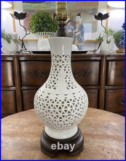 Vtg White Blanc De Chine Pierced Vase Jar Table Lamp With Wood Fittings